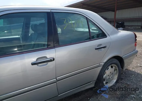 1998 Mercedes-Benz C 230 z USA, uszkodzony, nr VIN WDBHA23G8WA596450